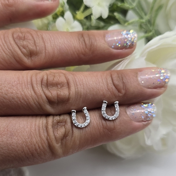 ❤️ HORSESHOE STERLIBG SILVER STUD EARRINGS - Picture 5 of 7